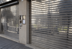 Tipos de persianas exteriores: guía completa y comparativa 5 Persianas metálicas comerciales